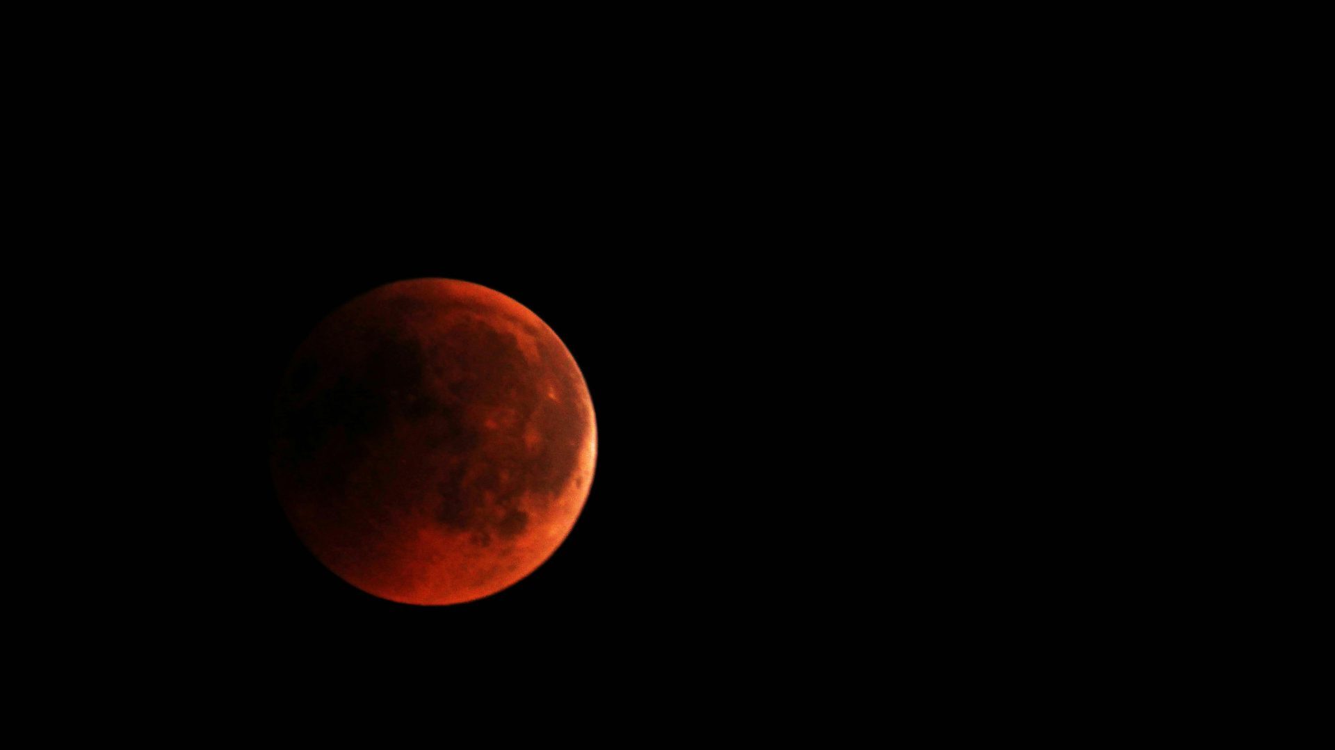 lune de sang rouge